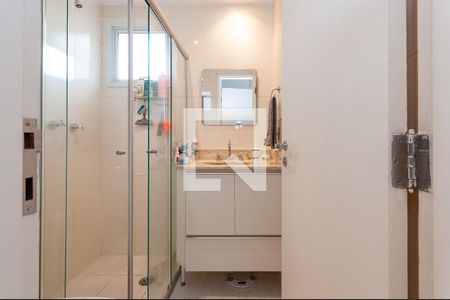 Apartamento à venda com 74m², 3 quartos e 2 vagasBanheiro do quarto 2 Suíte