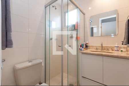 Apartamento à venda com 74m², 3 quartos e 2 vagasBanheiro do quarto 2 Suíte