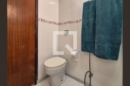 Apartamento à venda com 180m², 3 quartos e 2 vagas Apartamento à venda com 180m², 3 quartos e 2 vagasBanheiro da Suíte