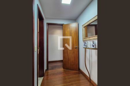 Apartamento à venda com 180m², 3 quartos e 2 vagas Apartamento à venda com 180m², 3 quartos e 2 vagasHall