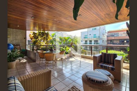 Apartamento à venda com 180m², 3 quartos e 2 vagas Apartamento à venda com 180m², 3 quartos e 2 vagasVaranda