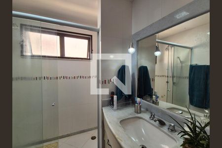 Apartamento à venda com 180m², 3 quartos e 2 vagas Apartamento à venda com 180m², 3 quartos e 2 vagasBanheiro da Suíte