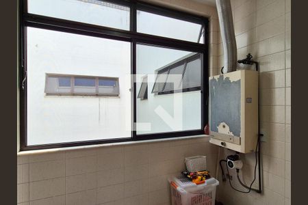 Apartamento à venda com 180m², 3 quartos e 2 vagas Apartamento à venda com 180m², 3 quartos e 2 vagasÁrea de Serviço