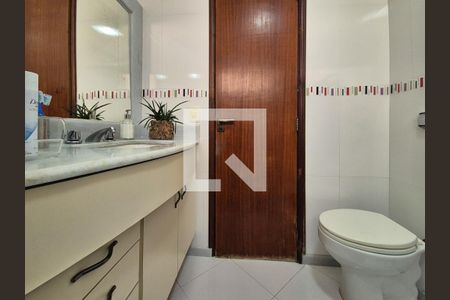 Apartamento à venda com 180m², 3 quartos e 2 vagas Apartamento à venda com 180m², 3 quartos e 2 vagasBanheiro da Suíte