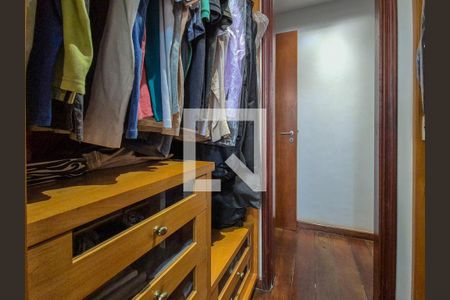 Apartamento à venda com 180m², 3 quartos e 2 vagas Apartamento à venda com 180m², 3 quartos e 2 vagasCloset da suíte
