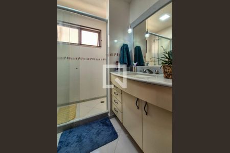 Apartamento à venda com 180m², 3 quartos e 2 vagas Apartamento à venda com 180m², 3 quartos e 2 vagasBanheiro da Suíte