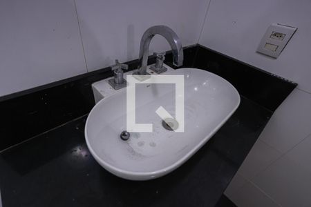Banheiro - torneira de apartamento para alugar com 2 quartos, 60m² em Centro Histórico, Porto Alegre