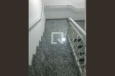 Apartamento à venda com 35m², 1 quarto e sem vagaEscada