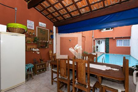 Casa à venda com 250m², 4 quartos e 2 vagas Casa à venda com 250m², 4 quartos e 2 vagasQuintal