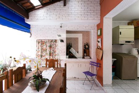 Casa à venda com 250m², 4 quartos e 2 vagas Casa à venda com 250m², 4 quartos e 2 vagasQuintal