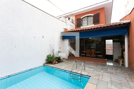 Casa à venda com 250m², 4 quartos e 2 vagas Casa à venda com 250m², 4 quartos e 2 vagasPiscina