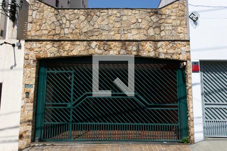 Casa à venda com 250m², 4 quartos e 2 vagas Casa à venda com 250m², 4 quartos e 2 vagasFachada