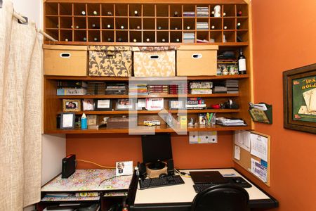 Casa à venda com 250m², 4 quartos e 2 vagas Casa à venda com 250m², 4 quartos e 2 vagasEscritório