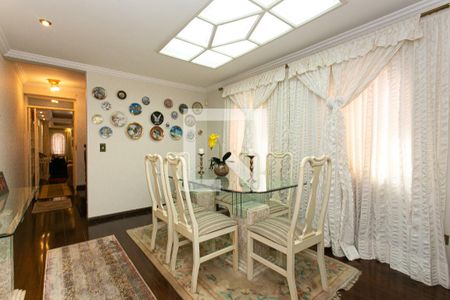 Casa à venda com 250m², 4 quartos e 2 vagas Casa à venda com 250m², 4 quartos e 2 vagasSala de jantar