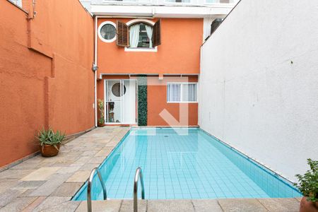 Casa à venda com 250m², 4 quartos e 2 vagas Casa à venda com 250m², 4 quartos e 2 vagasPiscina