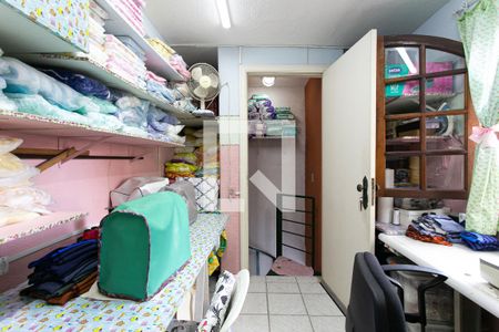 Casa à venda com 250m², 4 quartos e 2 vagas Casa à venda com 250m², 4 quartos e 2 vagasEdícula - Quarto