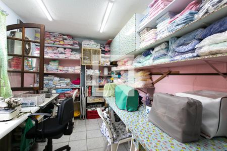 Casa à venda com 250m², 4 quartos e 2 vagas Casa à venda com 250m², 4 quartos e 2 vagasEdícula - Quarto