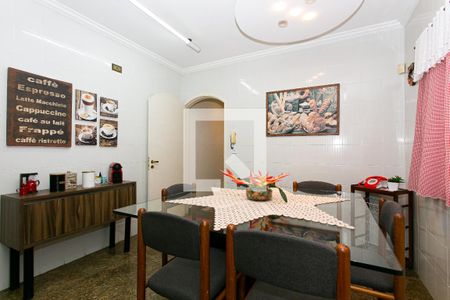 Casa à venda com 250m², 4 quartos e 2 vagas Casa à venda com 250m², 4 quartos e 2 vagasCozinha