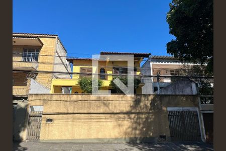 Casa à venda com 342m², 3 quartos e 7 vagas Casa à venda com 342m², 3 quartos e 7 vagasFachada