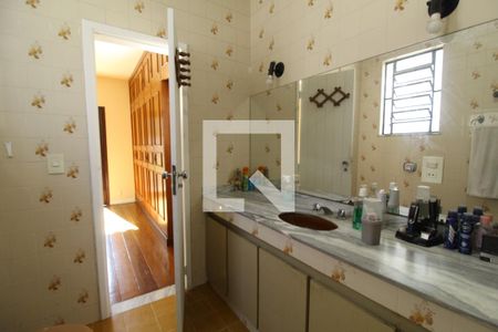 Casa à venda com 342m², 3 quartos e 7 vagasBanheiro da suíte