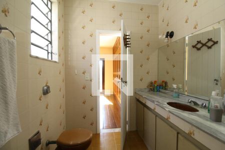 Casa à venda com 342m², 3 quartos e 7 vagasBanheiro da suíte