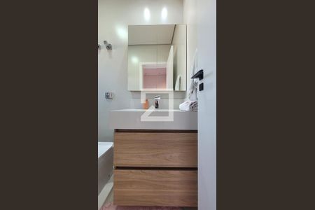 Casa à venda com 240m², 3 quartos e 4 vagasBanheiro Suíte 1