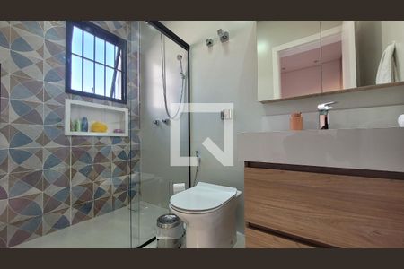 Casa à venda com 240m², 3 quartos e 4 vagasBanheiro Suíte 1