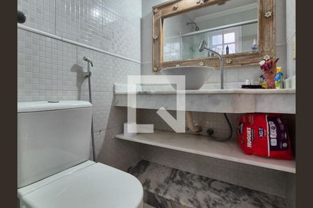 Casa de condomínio à venda com 170m², 4 quartos e 2 vagasBanheiro da Suíte 1