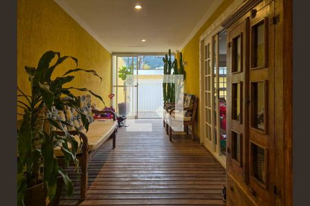 Casa de condomínio à venda com 170m², 4 quartos e 2 vagasÁrea gourmet 