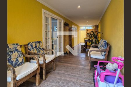 Casa de condomínio à venda com 170m², 4 quartos e 2 vagasÁrea gourmet 