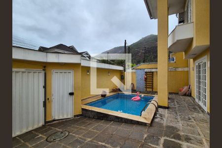 Casa de condomínio à venda com 170m², 4 quartos e 2 vagasÁrea externa