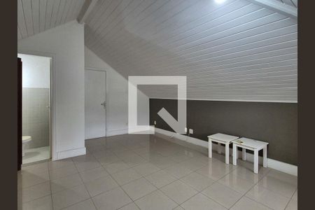 Casa de condomínio à venda com 170m², 4 quartos e 2 vagasSótão