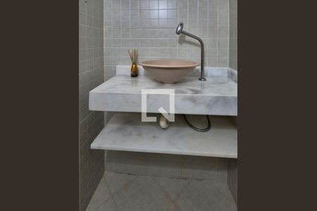 Casa de condomínio à venda com 170m², 4 quartos e 2 vagasLavabo