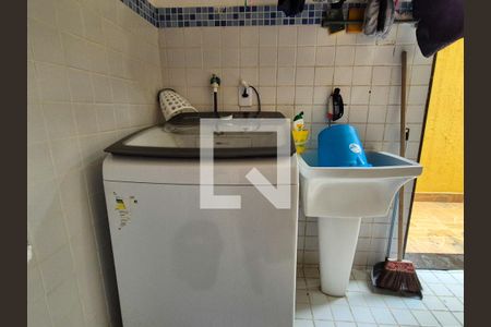 Casa de condomínio à venda com 170m², 4 quartos e 2 vagasÁrea de serviço