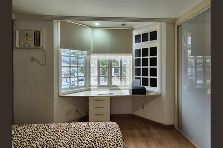 Casa de condomínio à venda com 170m², 4 quartos e 2 vagasSuíte 2