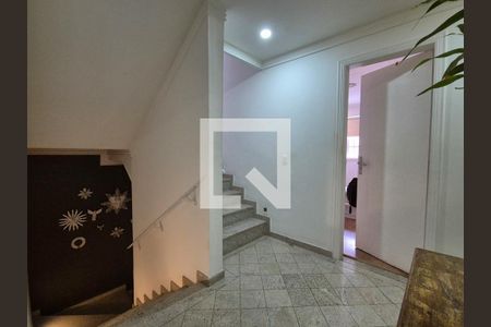 Casa de condomínio à venda com 170m², 4 quartos e 2 vagasHall
