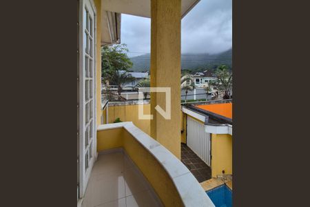 Casa de condomínio à venda com 170m², 4 quartos e 2 vagasSuíte 3 - sacada