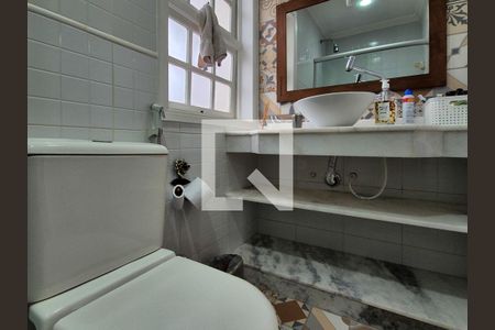 Casa de condomínio à venda com 170m², 4 quartos e 2 vagasBanheiro da Suíte 2