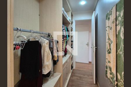 Casa de condomínio à venda com 170m², 4 quartos e 2 vagasCloset da suíte 3