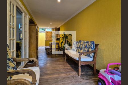 Casa de condomínio à venda com 170m², 4 quartos e 2 vagasÁrea gourmet 