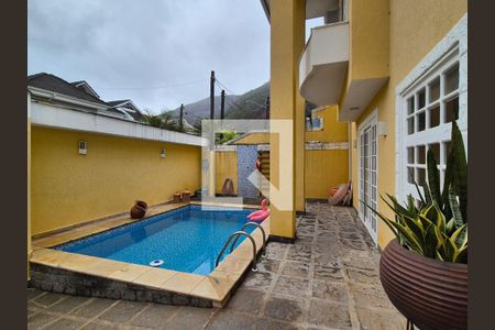 Casa de condomínio à venda com 170m², 4 quartos e 2 vagasÁrea externa