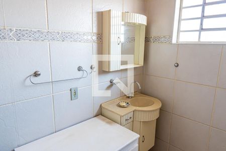 Casa à venda com 286m², 4 quartos e 4 vagasBanheiro