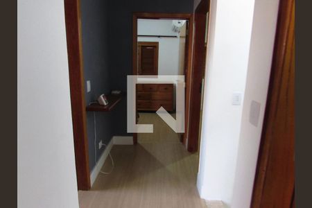 Casa à venda com 187m², 4 quartos e 2 vagasCorredor