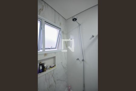 Casa à venda com 350m², 5 quartos e 4 vagasChuveiro do Banheiro da Suíte 2