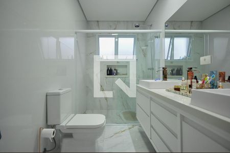 Casa à venda com 350m², 5 quartos e 4 vagasBanheiro Suíte 2