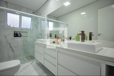 Casa à venda com 350m², 5 quartos e 4 vagasBanheiro Suíte 2