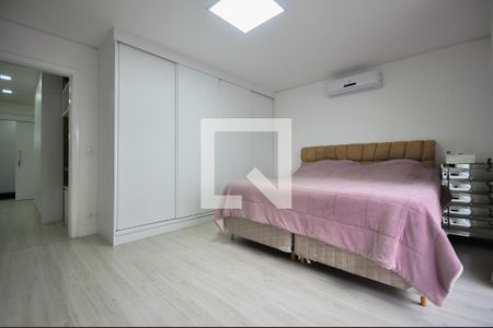 Casa à venda com 350m², 5 quartos e 4 vagasSuíte 2