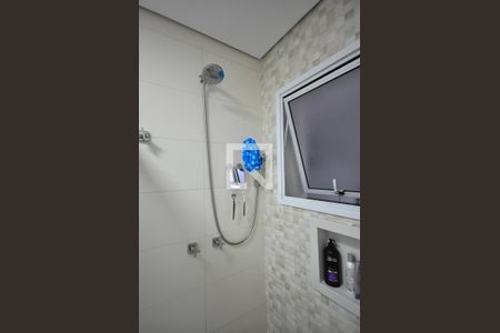 Casa à venda com 350m², 5 quartos e 4 vagasChuveiro do Banheiro da Suíte 1