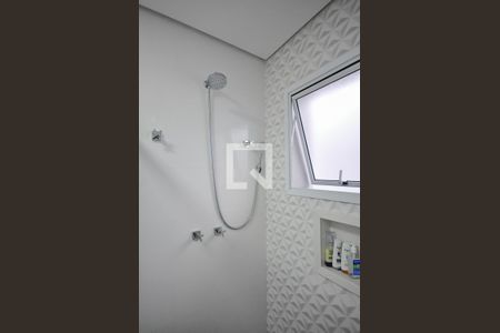 Casa à venda com 350m², 5 quartos e 4 vagasChuveiro do Banheiro da Suíte 3