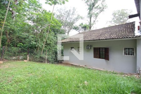 Casa à venda com 1400m², 3 quartos e 6 vagasFundos